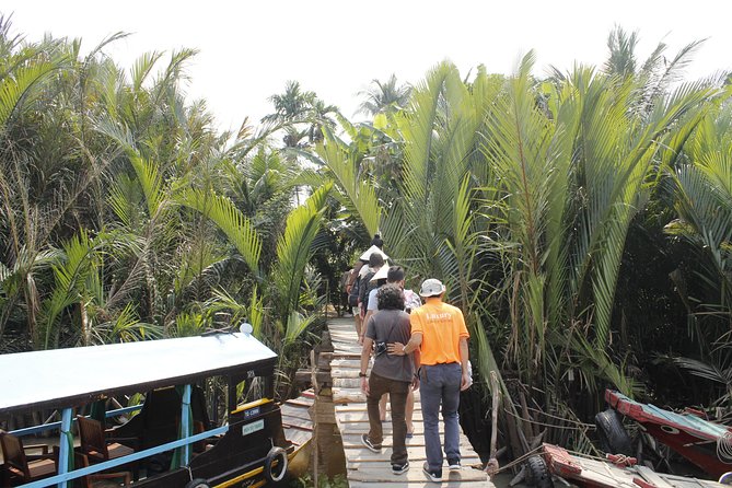 1-Day Mekong Delta Cai Rang Floating Market-Ancient House-Pancake - Food, music, and the Vietnamese pancake