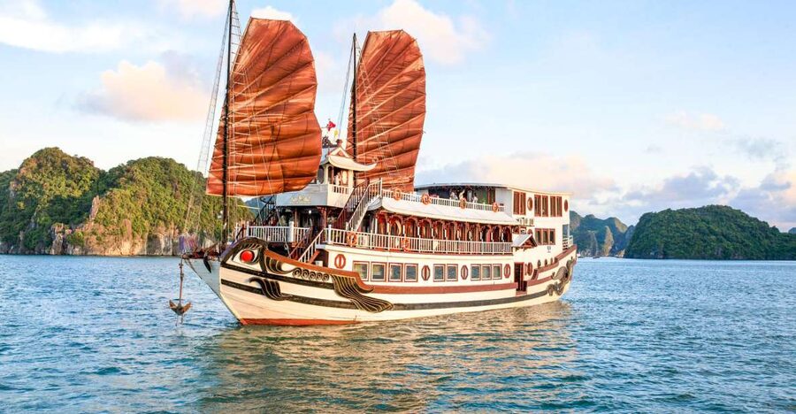 2-Day Royal Palace Ha Long Bay & Ti Top Island Cruise - Why two days works better than a rushed bay visit