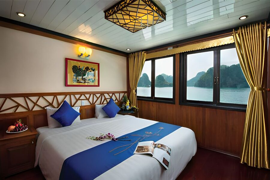 2-Day Royal Palace Ha Long Bay & Ti Top Island Cruise - Day one: seafood lunch and the first karst views