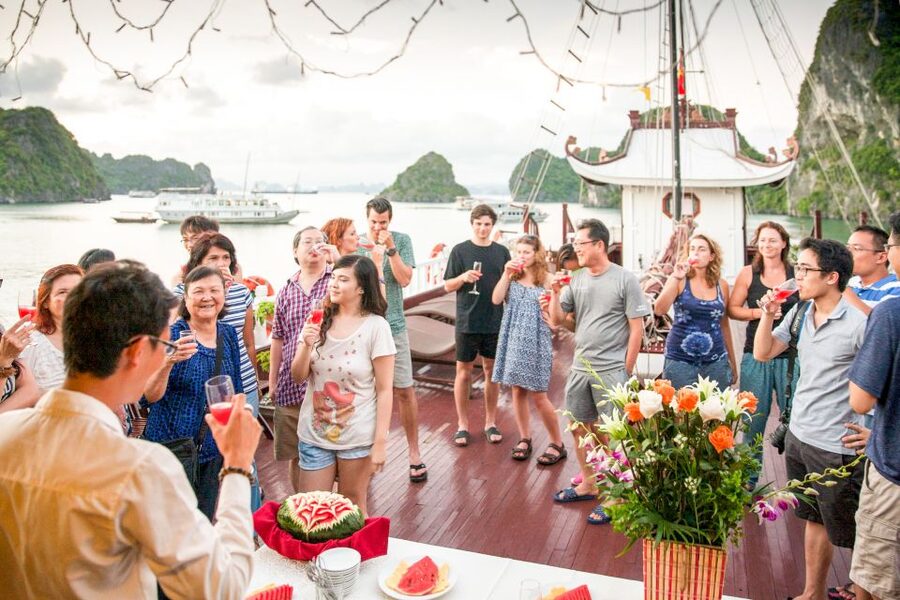 2-Day Royal Palace Ha Long Bay & Ti Top Island Cruise - Ti Top Island and its famous summit view