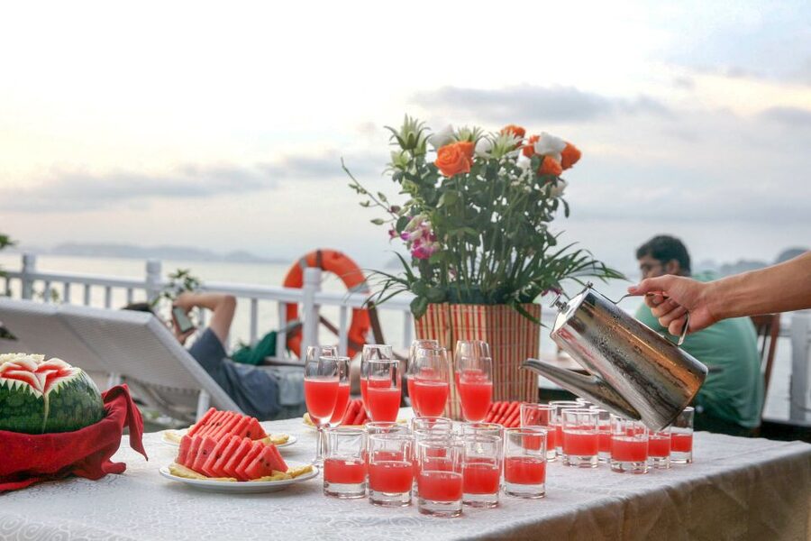 2-Day Royal Palace Ha Long Bay & Ti Top Island Cruise - Cabins, comfort, and the air-conditioning schedule