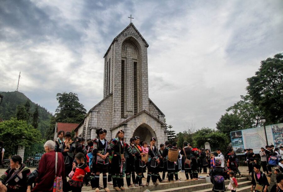 2-Day Sa Pa Ethnic Homestay Tour & Trek with Limousine Bus - Weather, views, and the right season