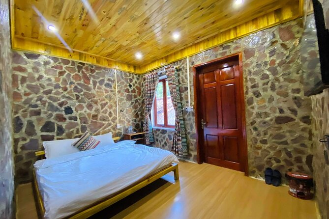 2 Days 1 Night Ban Gioc Waterfall Tour from Hanoi By Limousine - Lunch in Quang Hoa before the waterfall