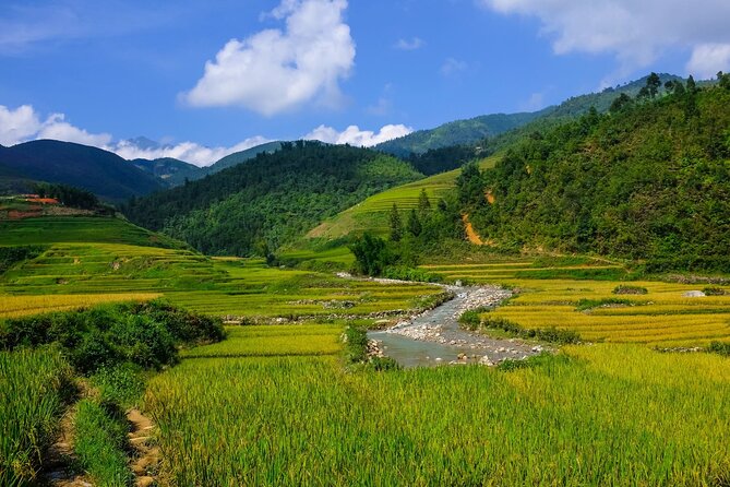 2 days authentic trekking tour in Sapa ( Homestay - Less touristy ) - Evening in a traditional wooden house