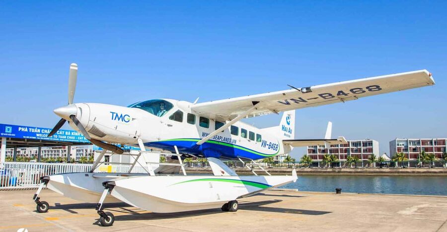 25 minutes sightseeing flight in Halong Bay by Seaplane - Inside the Cessna Grand Caravan 208B-EX