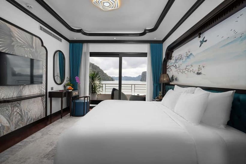 2D1N Halong Bay 6-Star Cruise: Fine Dining, Cave & Kayaking - Sung Sot Cave: an impressive first stop