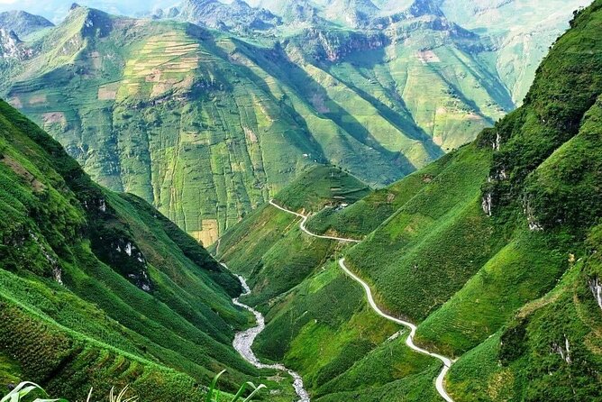 3-Day Ha Giang Loop Tour (small group with easy rider) - Day 1: Km 0, Quan Ba, and the road to Du Gia