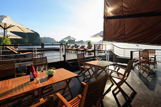 3-day V'Spirit Cruise of Halong Bay-Lan Ha Bay - Day 1: From Hanoi to Tuan Chau and the first views