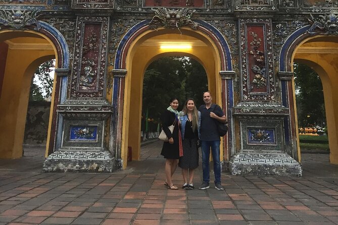 3-Hours Hue Imperial Walking Tour with Guide with Lunch/ Dinner - Noon Gate and the Flag Tower
