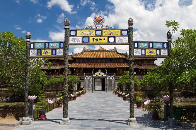 3-Hours Hue Imperial Walking Tour with Guide with Lunch/ Dinner - Beginning with the Nine Holy Cannons