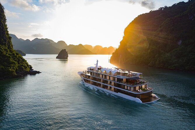 3D2N Aspira Cruise 5-Star: HaLong Bay, Lan Ha Bay & Cat Ba Island - The cabin: balcony, bathtub, and room to settle in