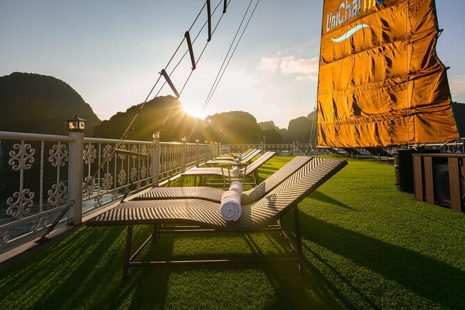 3Day Kayak & Trek to Ha Long Bay and Tamcoc (the 2nd day private) - Day One: An Early Start From Hanoi to the Bay