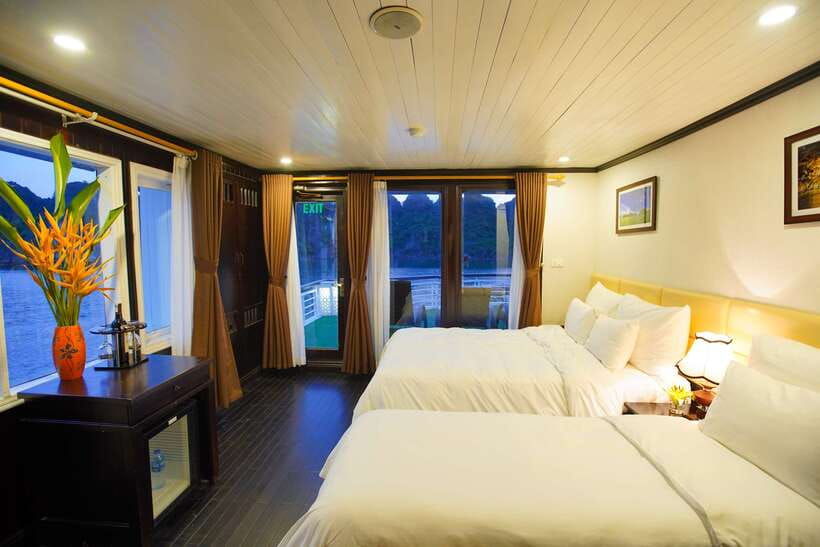 4-star Halong Paloma Cruise 2D1N Trip - Lunch, check-in, and the first views from the Paloma