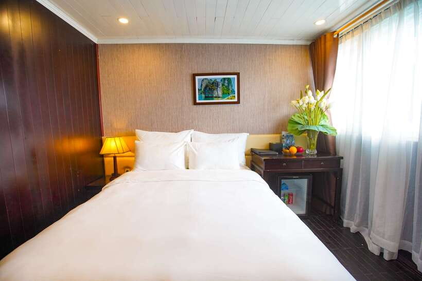 4-star Halong Paloma Cruise 2D1N Trip - Tai Chi, Vung Vieng, and the pearl farm