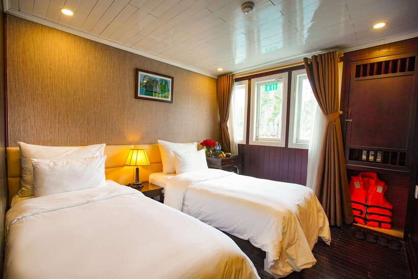 4-star Halong Paloma Cruise 2D1N Trip - Food, service, and cabin comfort