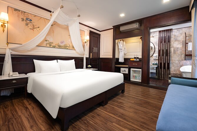 Amanda Cruise - Ha Long, Lan Ha Bay - All Inclusive 2D1N & 3D2N - Life on board: Tai Chi, cooking, and evening activities