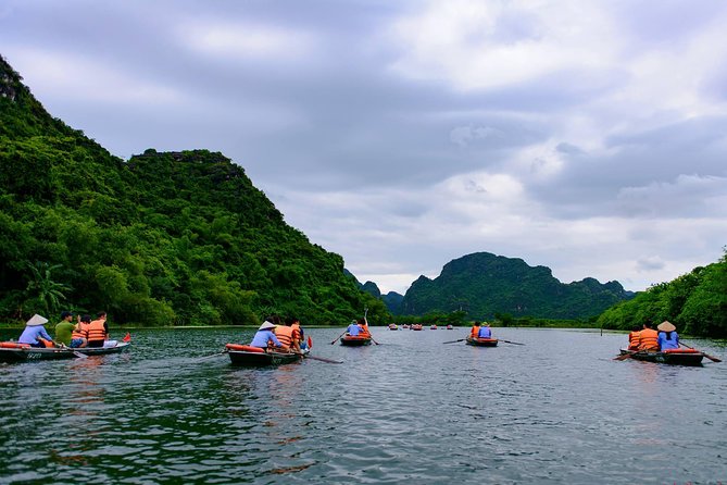 Bai Dinh- Mua Cave and Trang An boat trip - Mua Cave: one hour of stairs for the best wide view