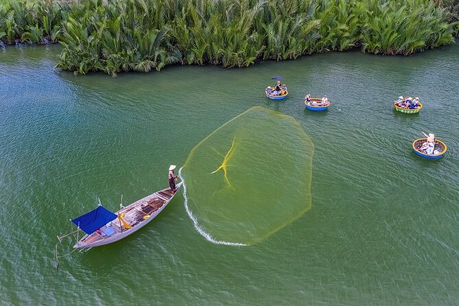 Basket Boat in Hoi An( visit water coconut forest,Crab fishing ) - Trying crab fishing in the Bay Mau canals