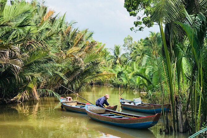 Ben Tre Mekong Zig Zag: Scooter, Sailboat, and Food (Full day) - A long Mekong lunch and hammock break