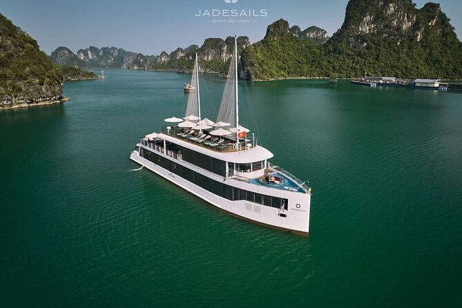 BEST SELLER: Ha Long Bay Luxury Cruise Day Tour - All Inclusive - Luon Cave by kayak or bamboo boat