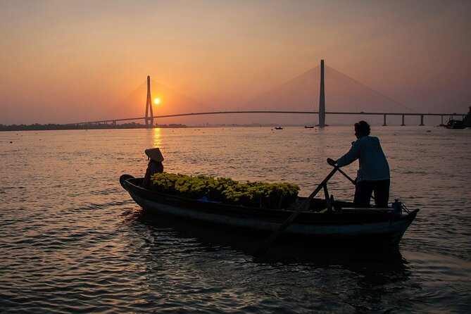 Cai Rang floating market, see sunrise, CaCao orchard, small canal - Breakfast among the boats at Cai Rang