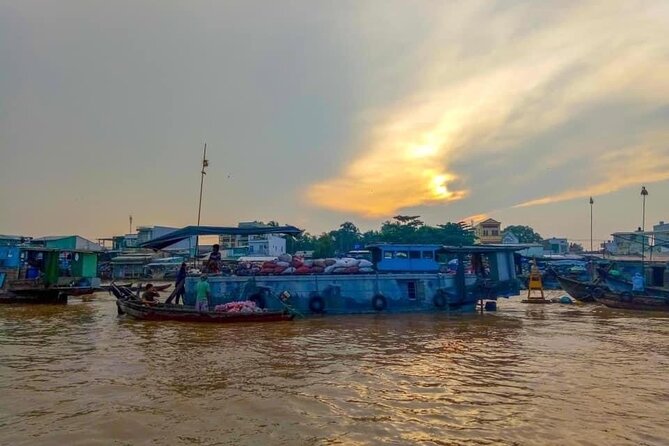 Cai Rang Floating Market Tour -Amazing Can Tho - Making rice noodles at Sau Hoai