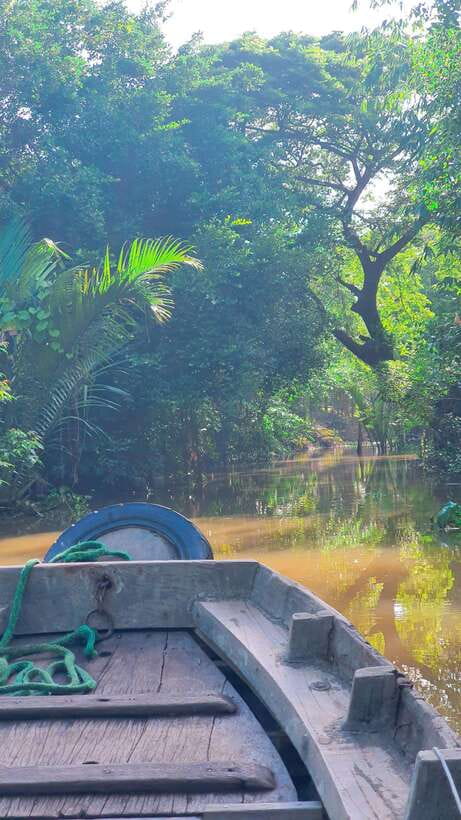 Can Tho: Authentic Mekong Delta – Real Local Life Tour. - Entering a floating house on the river