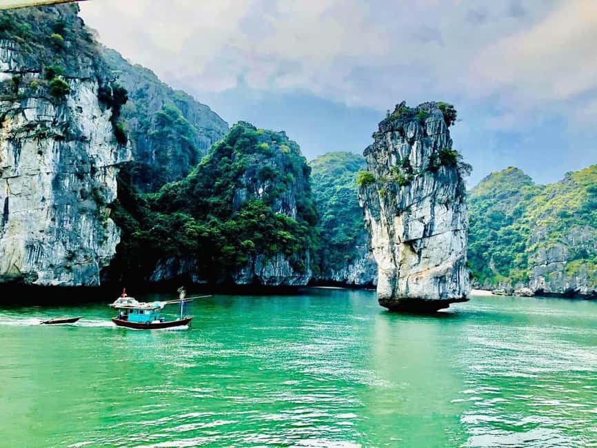 Cat Ba/Ha Noi: Lan Ha and Monkey Island Full Day Boat Trip - Sunset tea on the return to Beo Harbour
