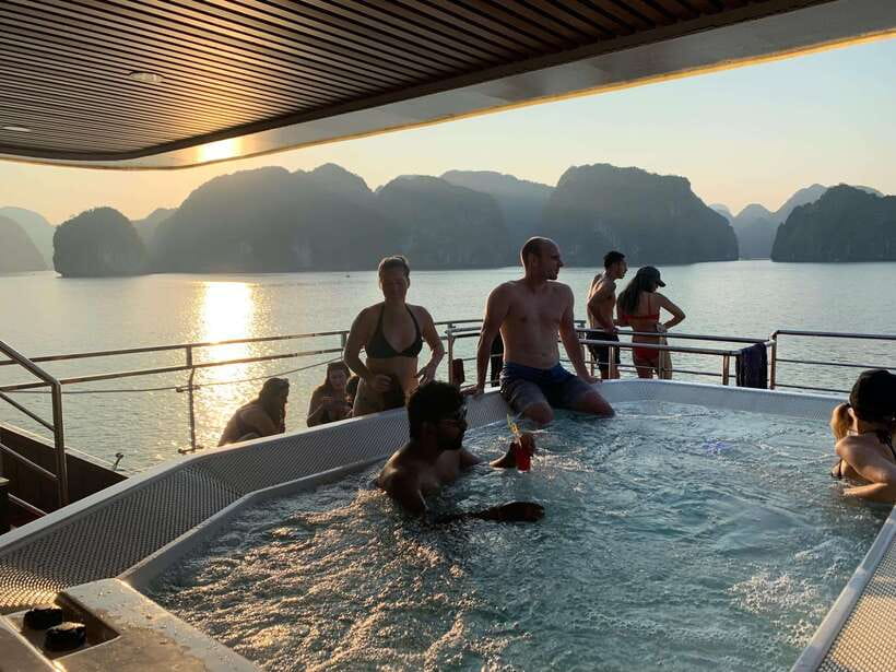 Cat Ba Island: Lan Ha Bay Full-Day with Luxury Cruise - The sunset party and the longer return