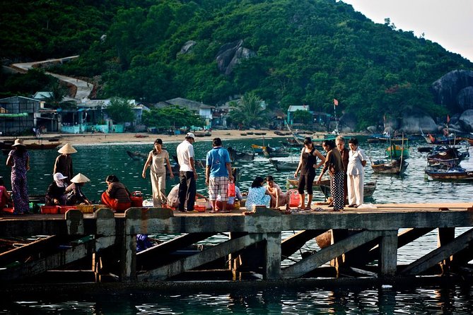 Cham Island Tour Snorkeling -Sunbathing - Nice Beach - Speedboat - The best months for this particular trip