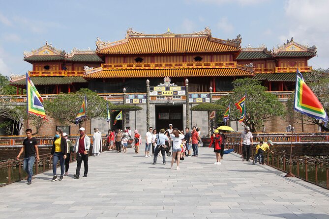 Chan May Port / Tien Sa port: Tour Da Nang & Hoi An Highlights - Non Nuoc Stone Carving Village: impressive craft, possible sales pressure