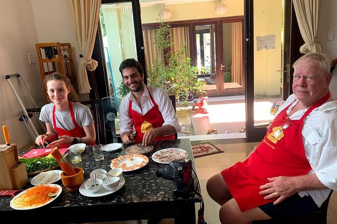 Cooking with Jolie in Hoi An - Cooking four Vietnamese dishes at home