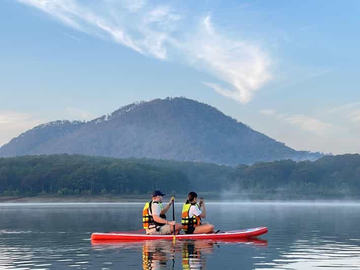 Da Lat: Tuyen Lam Lake Kayak or SUP Tour - Coffee, cake, and time on the islet