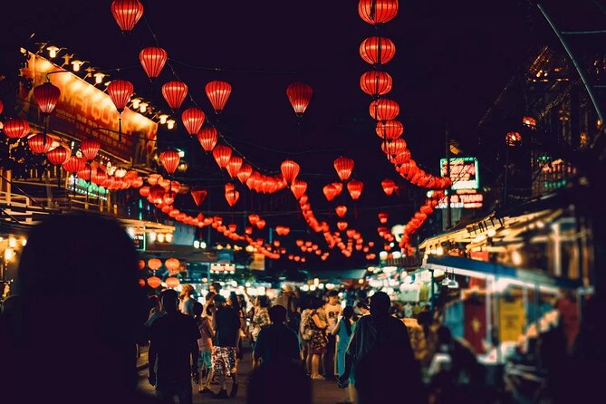 Da Nang By Night: Seafood dinner, night market and cruise trip - A 45-minute cruise beneath Da Nang’s lights
