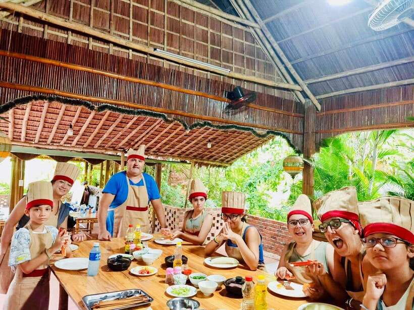 Da Nang/Hoi An: Market Tour, Basket Boat Ride, Cooking Class - Quick points before you book