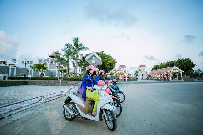 Da Nang Night Motorbike Tour & River Cruise Riding By Lady Rider - Meeting your rider and getting around Da Nang