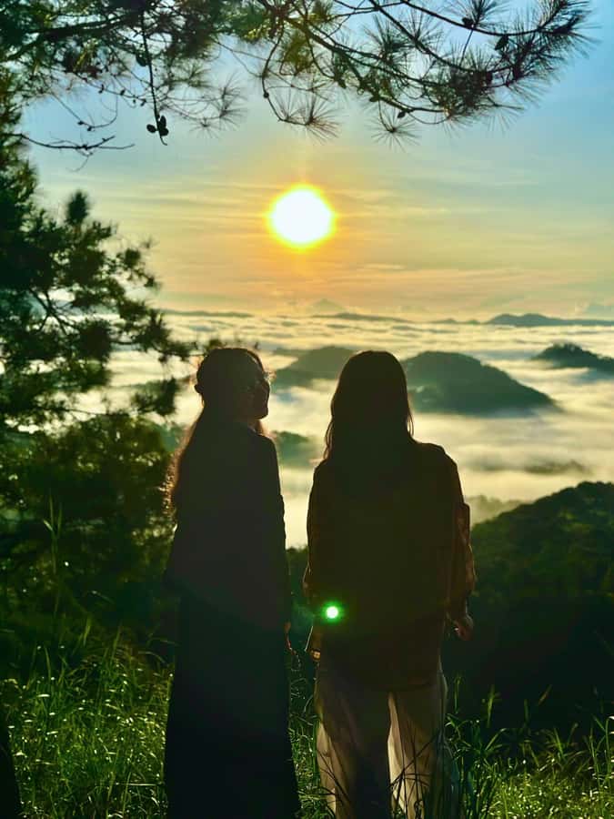 Dalat: Sunrise Trekking and Cloud Hunting experience - Coffee, breakfast, and a quiet summit break