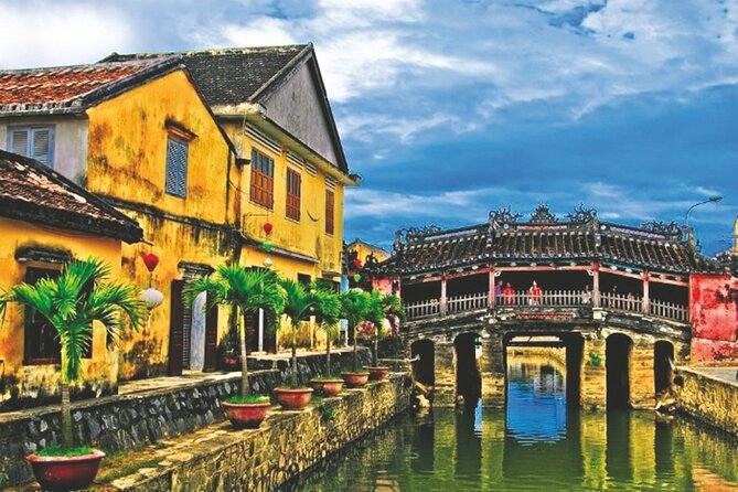 DaNang Airport Transfer to Hoi An by private car or vice versa - Meeting your driver at Da Nang Airport
