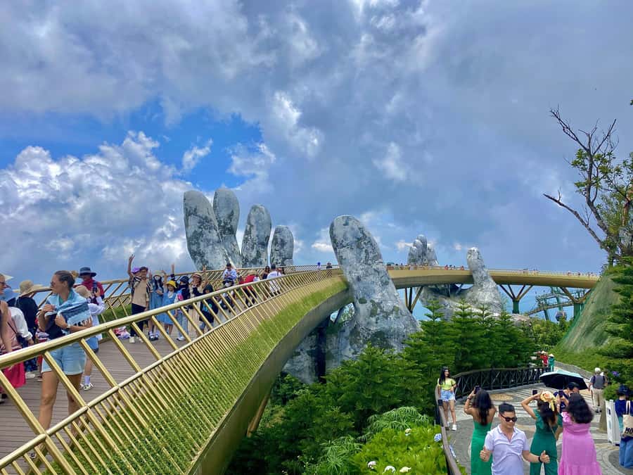 Danang: Golden Bridge by Private Car or Bus w hotel pickup - Should you book the Da Nang Golden Bridge transfer?