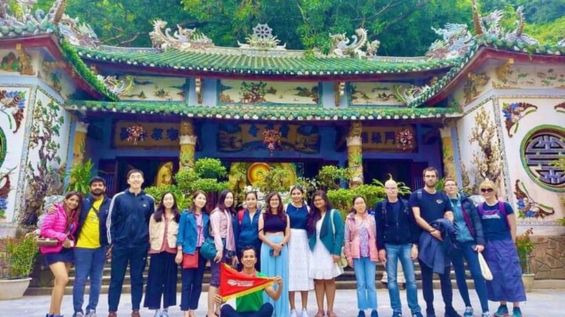 DaNang/HA: Lady Buddha, Marble Mountain & Am Phu Caves Tour - The light meal and Da Nang food stop