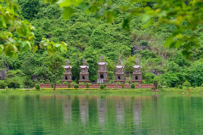 Day tours from Hanoi city (PRIVATE TOUR) - Tam Coc by Small Boat