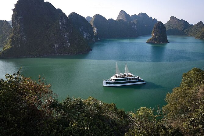 DELUXE Halong Cruise 1 Day Tour From Hanoi - Daily Operated - The guide, crew, and level of service