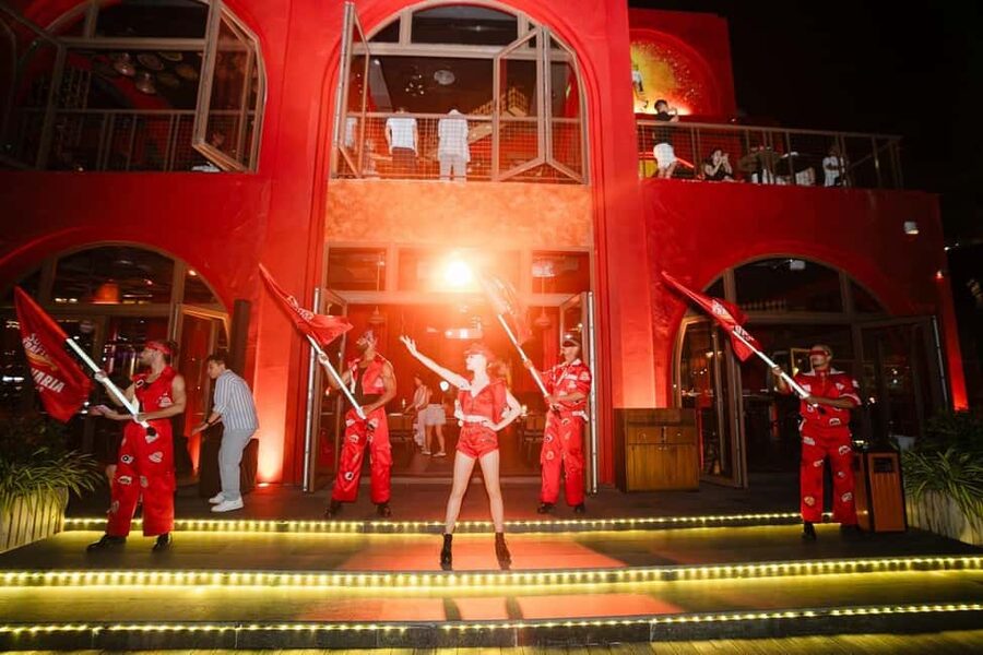 Dinner with Symphony Show And Firework Of Kiss Of The Sea - Fireworks over the sea at 9 pm