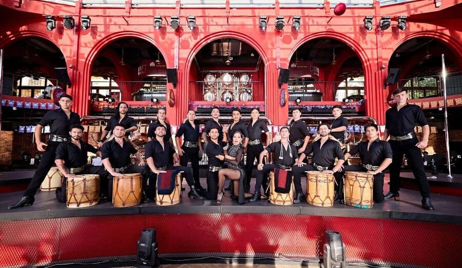 Dinner with Symphony Show And Firework Of Kiss Of The Sea - Transport, timing, and group choices