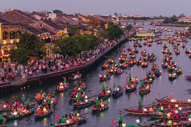 Discover Hoi An by Bamboo Basket and Lantern Boat - Guides Make the Difference