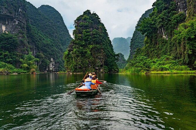 Discover Trang An Natural World Heritage, Bich Dong Pagoda, Cycling Day Tour - Bich Dong Pagoda and Vietnam’s Buddhist tradition