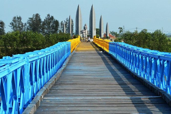 DMZ & Vinh Moc Tunnels – Private Historical Tour from Hue - Doc Mieu Base and the military story