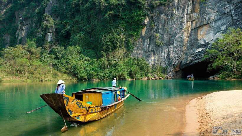 Dong Hoi/Phong Nha: Paradise Cave - Phong Nha Cave Tour - Paradise Cave: giant chambers and pale stone