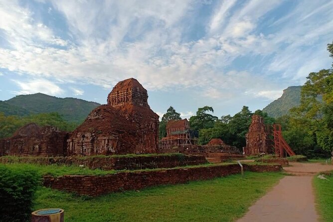 Early My Son tour/transfer and tour start from 8 a.m - The drive from Da Nang to the temple valley