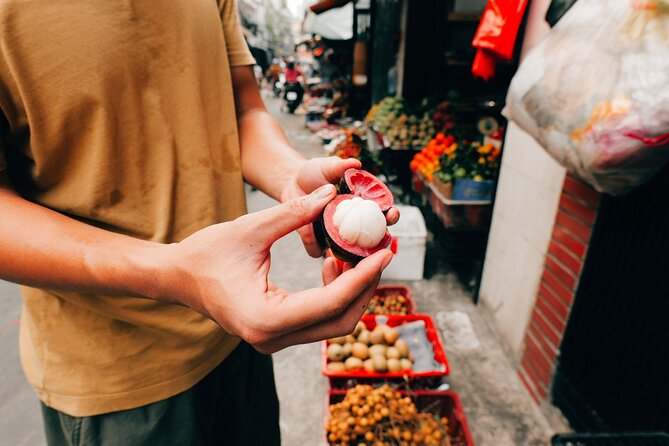 Early Riser Walk: Grandma Noodles, Cafe, Exotic Fruits & History - The morning in a nutshell